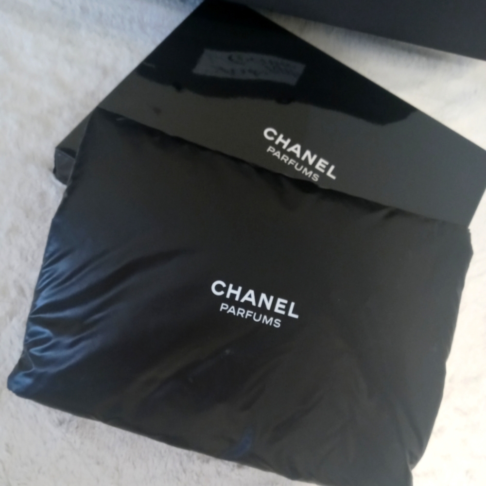 Chanel cosmetic bag large
